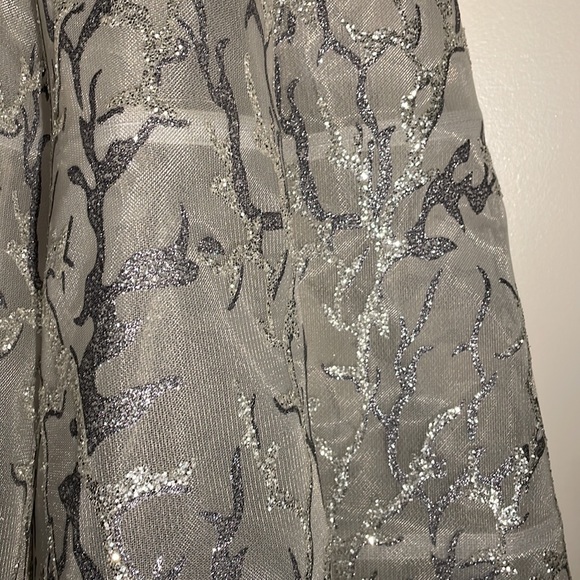 Wedding dress - Picture 4 of 5